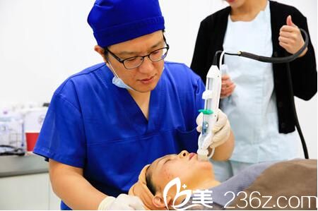 韩国Topclass整形外科全龙勋治疗中
